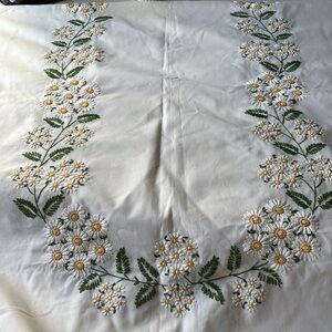 Vintage Hand embroidered Daisy oval tablecloth